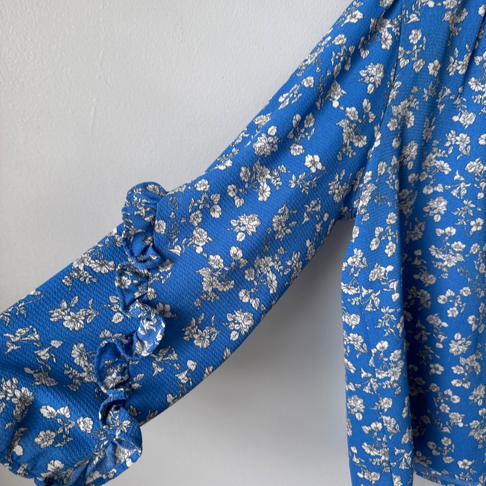 W5 ruffle sleeve floral blouse - Picture 3 of 6